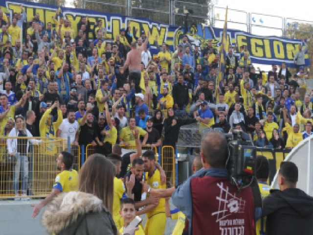 יחזרו למלא את היציעים? אוהדי עירוני אשדוד (מוטי קדוש)